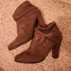 Elegant Brown Ankle Booties with Bow Accent